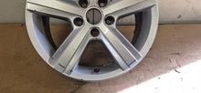 Laden Sie das Bild in den Galerie-Viewer, 1x Alufelge 16 Zoll 6.5" 5x112 46ET Glanz Silber 5G0601025P VW Golf VII I FEL8266102863ft