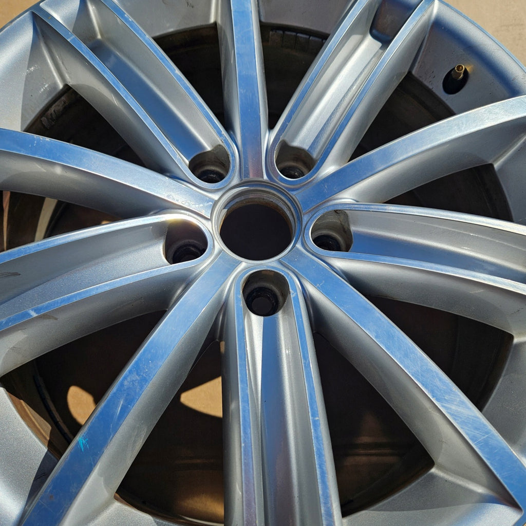 1x Alufelge 18 Zoll 7.0" 5x112 43ET Glanz Silber 5N0601025AF VW Tiguan Rim Wheel FEL8941840427kg