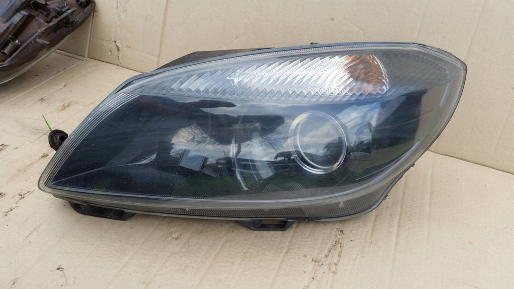 Frontscheinwerfer Skoda Fabia 5J1941018F Ein Satz Scheinwerfer Headlight