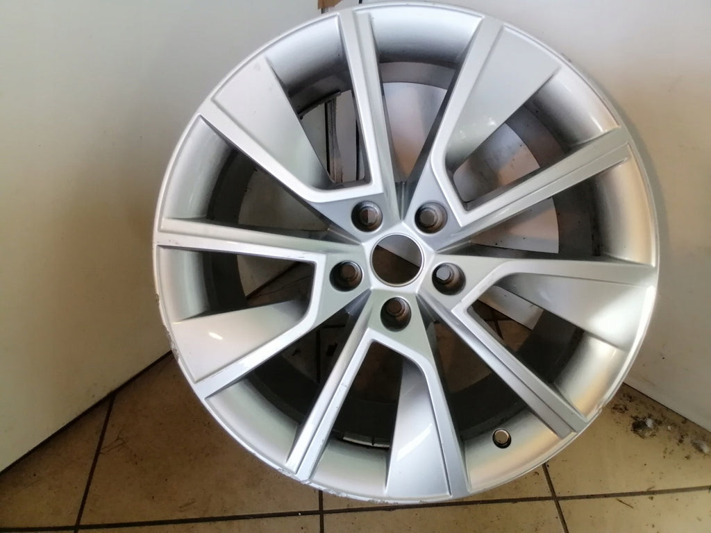 1x Alufelge 18 Zoll 8.5" 5x112 41ET Glanz Silber 3V0601025BC Skoda Superb FEL6013055808ej