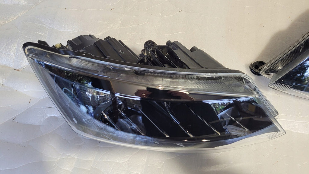 Frontscheinwerfer Skoda Fabia III 6V1941015B LED Ein Satz Scheinwerfer Headlight