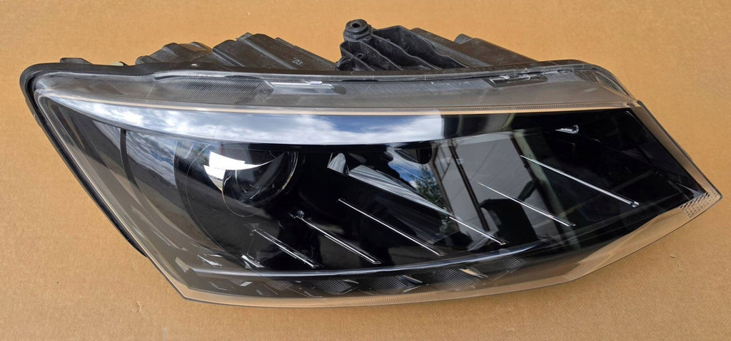 Frontscheinwerfer Skoda Fabia III 6V1941016B Rechts Scheinwerfer Headlight SCH9983705292cz