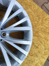 Laden Sie das Bild in den Galerie-Viewer, 1x Alufelge 18 Zoll 8.0" 5x120 6785250 BMW 1 Rim Wheel FEL3100810661sa