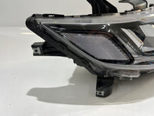 Laden Sie das Bild in den Galerie-Viewer, Frontscheinwerfer Mitsubishi Outlander III 8301D332 LED Rechts Headlight