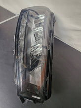Laden Sie das Bild in den Galerie-Viewer, Frontscheinwerfer Skoda Fabia IV 6VB941016 Rechts Scheinwerfer Headlight SCH3686522679vt
