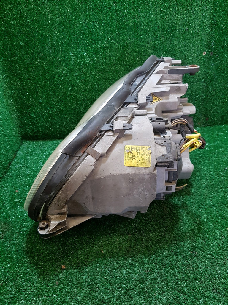 Frontscheinwerfer Mercedes-Benz W203 0301166276XXX 1307329088 Xenon Rechts SCH1037054565sd