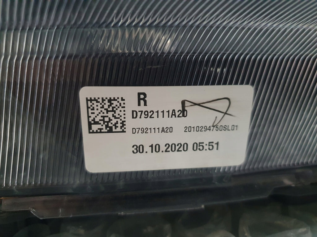 Frontscheinwerfer Hyundai Tucson D792111A20 GAR-POL9110 Rechts Headlight SCH7723082398ok