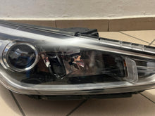 Laden Sie das Bild in den Galerie-Viewer, Frontscheinwerfer Hyundai I30 III 92102-G4020 LED Rechts Scheinwerfer Headlight