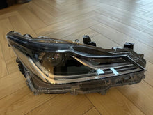 Load image into Gallery viewer, Frontscheinwerfer Toyota Corolla 81110-02 Rechts Scheinwerfer Headlight SCH4521390440ja