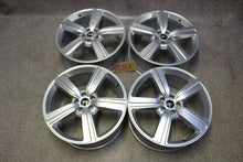 Laden Sie das Bild in den Galerie-Viewer, 4x Alufelge 20 Zoll 9.0" 5x112 38ET Glanz Silber 4KE601025S Audi E-Tron FEL4610650796mn