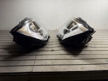 Laden Sie das Bild in den Galerie-Viewer, Frontscheinwerfer VW Multivan 7E1941005D 7E1941006A Ein Satz Headlight SCH5513429311cr