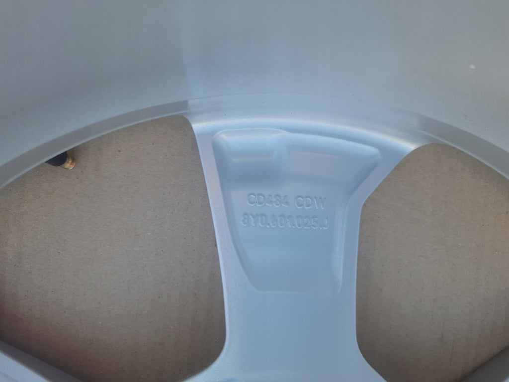 1x Alufelge 18 Zoll 8.0" 5x112 46ET 8Y0601025J Audi A3 Rim Wheel