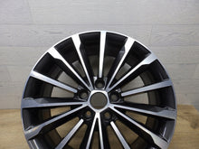 Laden Sie das Bild in den Galerie-Viewer, 1x Alufelge 18 Zoll 7.0&quot; 5x112 43ET Glanz Silber 565601025 Skoda Kodiaq