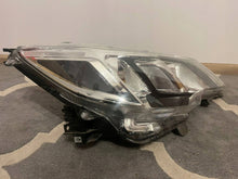 Laden Sie das Bild in den Galerie-Viewer, Frontscheinwerfer Mitsubishi Space Star 8301D446 Rechts Scheinwerfer Headlight