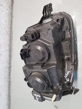 Laden Sie das Bild in den Galerie-Viewer, Frontscheinwerfer Citroën C3 III 9820059680 Links Scheinwerfer Headlight