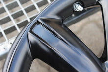 Laden Sie das Bild in den Galerie-Viewer, 1x Alufelge 17 Zoll 6.5&quot; 5x112 39ET 6891815 Mini Rim Wheel