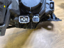 Laden Sie das Bild in den Galerie-Viewer, Frontscheinwerfer Mitsubishi Outlander III ECM921-22A10 Links Headlight