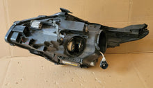 Laden Sie das Bild in den Galerie-Viewer, Frontscheinwerfer Toyota Avensis 695060102 Xenon Rechts Scheinwerfer Headlight SCH4276953615qp