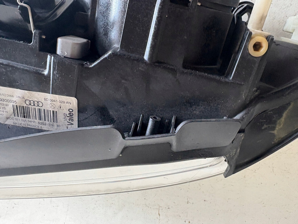 Frontscheinwerfer Audi A4 B5 8D0941029AN Xenon Ein Stück (Rechts oder Links)