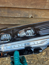 Laden Sie das Bild in den Galerie-Viewer, Frontscheinwerfer VW T-Cross 2GM941036B Rechts Scheinwerfer Headlight