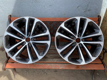 Laden Sie das Bild in den Galerie-Viewer, 1x Alufelge 19 Zoll 8.5&quot; 5x108 45ET Glanz Graphit HK8M-1007-EA Jaguar F-Pace Mg