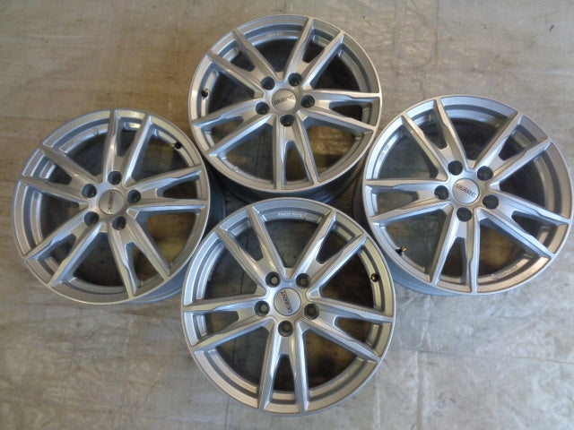 4x Alufelge 17 Zoll 7.0" 5x114.3 50ET Glanz Silber Rim Wheel FEL3048194983td