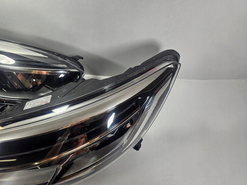 Frontscheinwerfer Renault Captur 260606152R 260107242 LED Ein Satz Headlight SCH5331130860ut