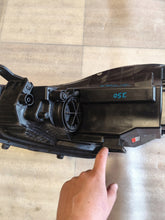 Load image into Gallery viewer, Frontscheinwerfer Hyundai Ix20 921021K000 Ein Stück (Rechts oder Links)