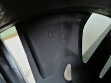 Load image into Gallery viewer, 1x Alufelge 18 Zoll 7.5" 5x112 48ET Glanz Schwarz 5E3601025AD Skoda Octavia I FEL3285924013el