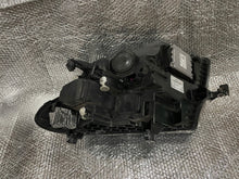 Load image into Gallery viewer, Frontscheinwerfer VW Crafter 7C1941036A Rechts Scheinwerfer Headlight SCH5204445287sa