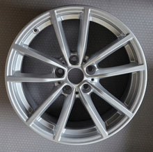 Laden Sie das Bild in den Galerie-Viewer, 1x Alufelge 17 Zoll 7.5" 5x112 30ET Silber 6883520 BMW 3 G21 G20 Rim Wheel FEL6027440267dw