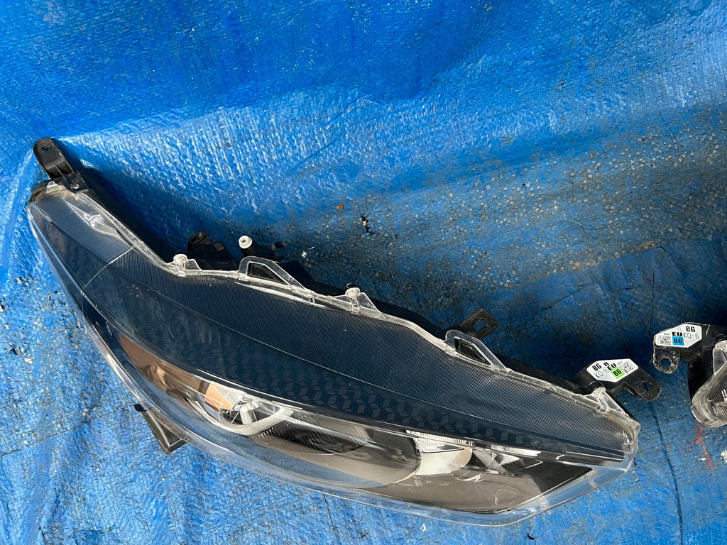 Frontscheinwerfer Toyota Yaris 0138622 0130515 Ein Stück (Rechts oder Links)