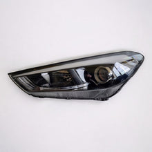 Laden Sie das Bild in den Galerie-Viewer, Frontscheinwerfer Hyundai Tucson 92101-D7000 Links Scheinwerfer Headlight