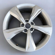 Load image into Gallery viewer, 1x Alufelge 19 Zoll 7.0&quot; 5x112 34ET Glanz Silber 80A601025K Audi Q5 Rim Wheel