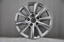 Load image into Gallery viewer, 1x Alufelge 16 Zoll 6.5" 5x112 35ET Glanz Silber 7N5601025F Seat Alhambra FEL2385894233ai