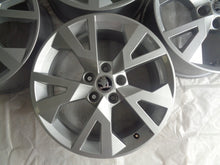 Laden Sie das Bild in den Galerie-Viewer, 4x Alufelge 17 Zoll 7.0" 5x112 45ET Glanz Silber 5E0601025 Skoda Octavia III I FEL6379839727no