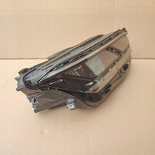 Laden Sie das Bild in den Galerie-Viewer, Frontscheinwerfer VW Touareg 761941082A LED Rechts Scheinwerfer Headlight