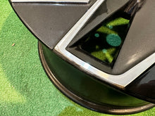 Laden Sie das Bild in den Galerie-Viewer, 1x Alufelge 18 Zoll 8.0&quot; 5x112 44ET 3V0601025B Skoda Superb Iii Rim Wheel