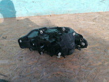 Laden Sie das Bild in den Galerie-Viewer, Frontscheinwerfer BMW F30 7365596 7365595 Ein Stück (Rechts oder Links)