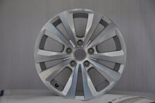 Laden Sie das Bild in den Galerie-Viewer, 1x Alufelge 16 Zoll 6.5" 5x112 46ET Glanz Silber 5G0601025L VW Rim Wheel FEL8457074034iy