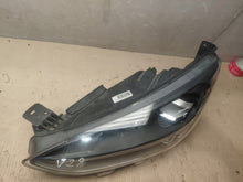 Laden Sie das Bild in den Galerie-Viewer, Frontscheinwerfer Ford Focus MX7B-13E015-EB FALSE Scheinwerfer Headlight SCH9563331069yw