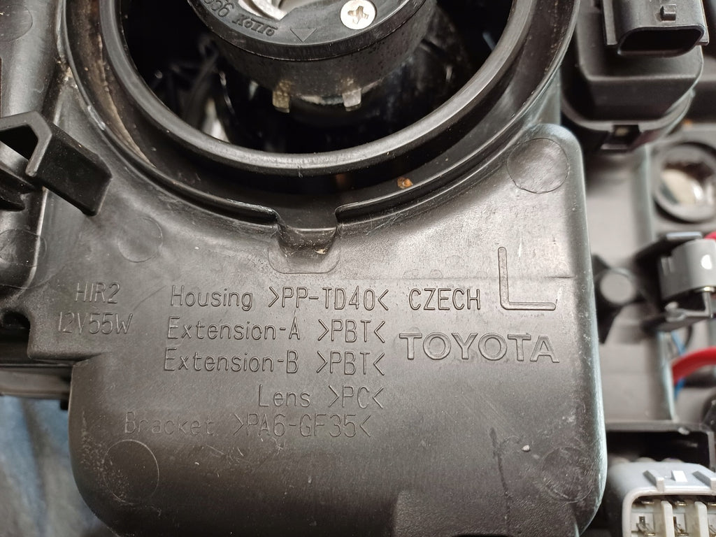 Frontscheinwerfer Toyota Yaris Links Scheinwerfer Headlight