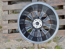 Load image into Gallery viewer, 1x Alufelge 19 Zoll 8.0" 5x112 44ET 3V0601025AA Skoda Rim Wheel FEL9996823878te