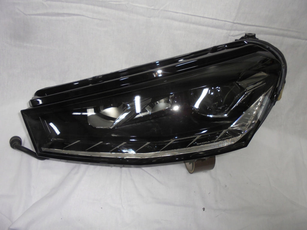 Frontscheinwerfer Skoda Fabia I 6VB941015B LED Ein Stück (Rechts oder Links)