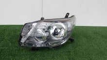 Laden Sie das Bild in den Galerie-Viewer, Frontscheinwerfer Toyota Land Cruiser Xenon Links Scheinwerfer Headlight SCH1680941639zc