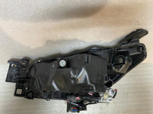 Laden Sie das Bild in den Galerie-Viewer, Frontscheinwerfer Mazda II D09K-51030 LED Rechts Scheinwerfer Headlight SCH3262813264un