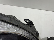 Laden Sie das Bild in den Galerie-Viewer, Frontscheinwerfer Mercedes-Benz A2468207761 Ein Satz Scheinwerfer Headlight SCH6082126066yu