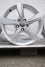 Laden Sie das Bild in den Galerie-Viewer, 4x Alufelge 17 Zoll 7.5" 5x112 38ET Glanz Silber 8W0601025EH Audi B9 Rim Wheel FEL4852834471yy