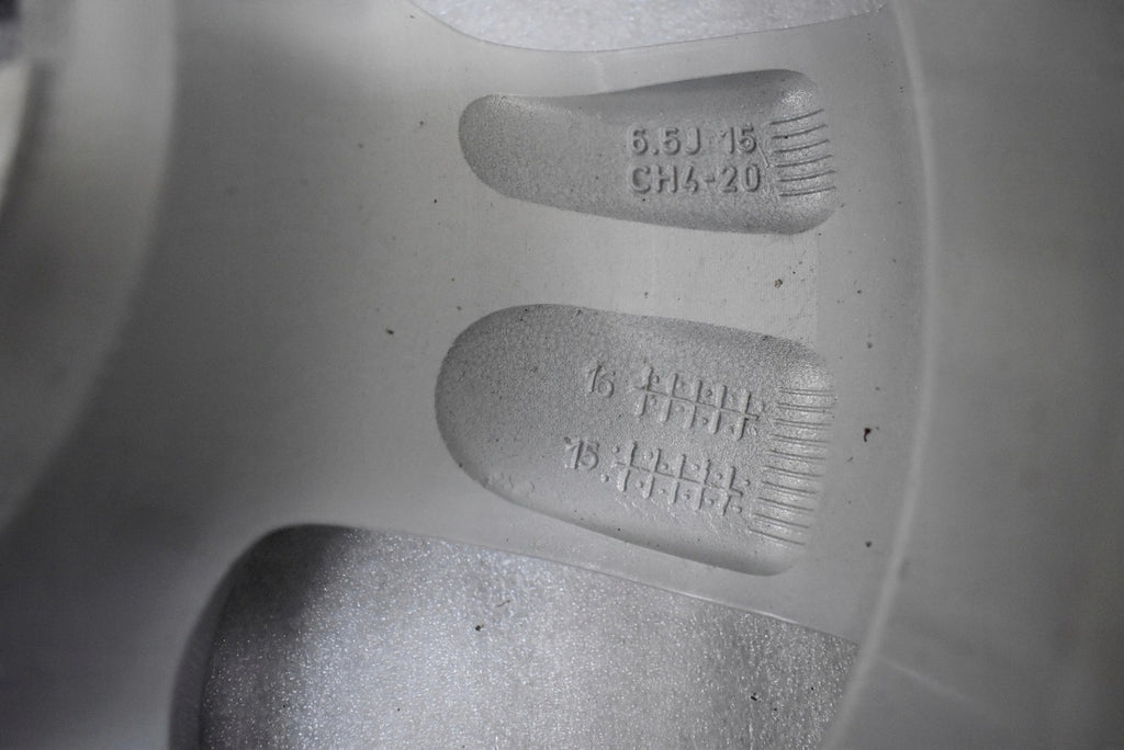 1x Alufelge 15 Zoll 6.5" 4x108 20ET Glanz Silber Peugeot 2008 Rim Wheel