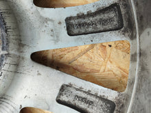 Load image into Gallery viewer, 1x Alufelge 18 Zoll 7.0" 5x114.3 50ET Glanz Silber 9965227080 Mazda Rim Wheel FEL5876674307ud